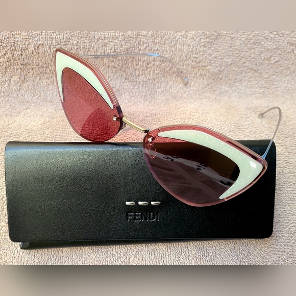 GIFTED! Fendi Fabulous. New FENDI Pink Lens Cateye Sunglasses. - Picture 2 of 7